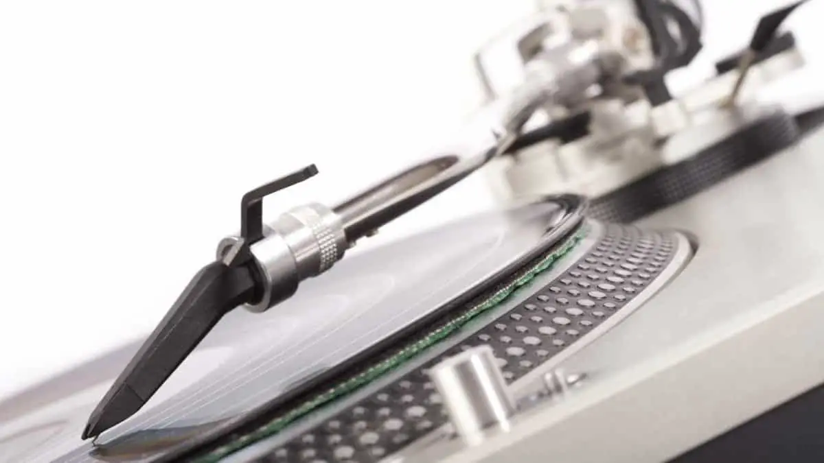 The Differences Between Technics 1200 and 1210