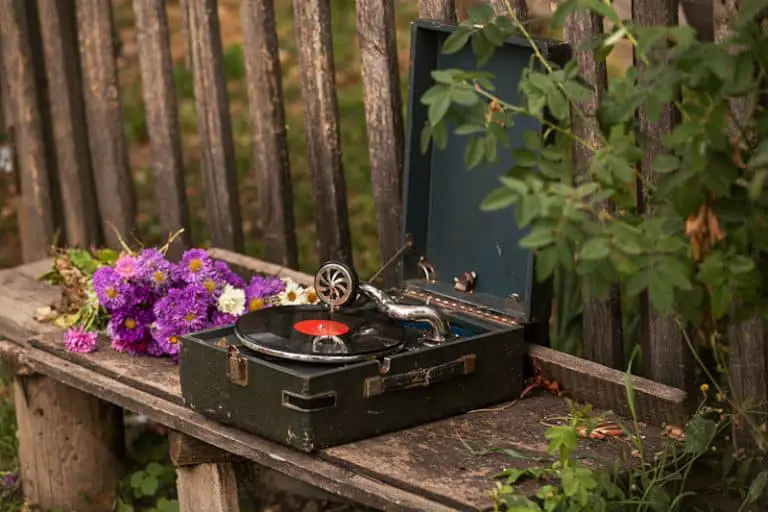 are-old-record-players-valuable-everything-you-need-to-know