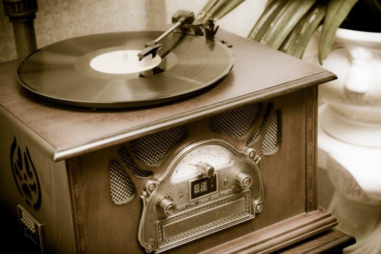 are-old-record-players-valuable-everything-you-need-to-know