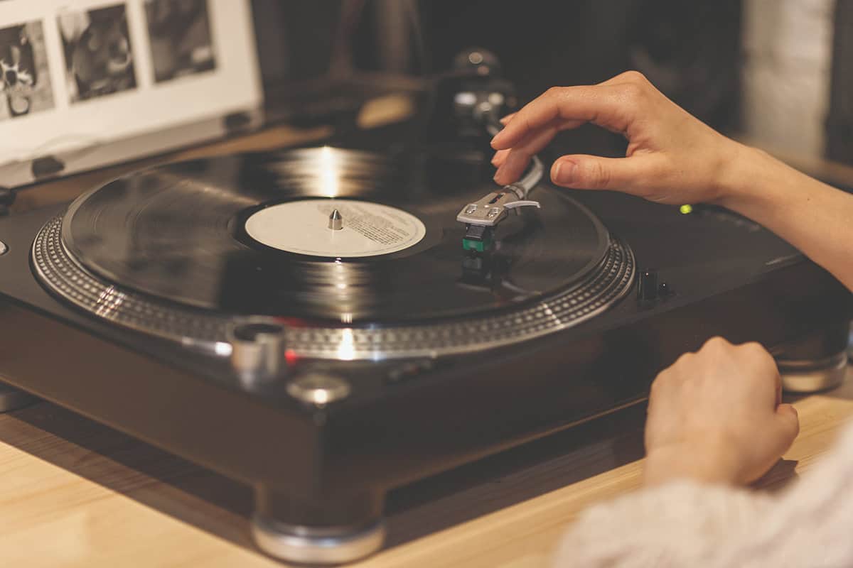 why-do-record-players-need-to-be-grounded-let-s-find-out