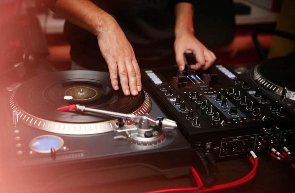 9 Turntables That You Can Scratch Records On
